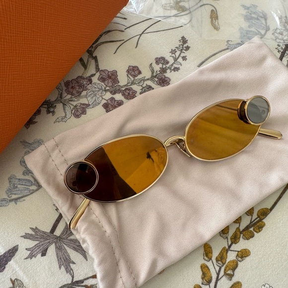 ✨ Tory Burch Runway 23’ Cat-eye Sunglasses ✨ - Picture 3 of 7